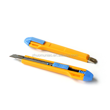 Coltello multiuso per taglierina tascabile con manico in ABS da 9 mm