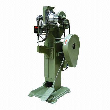 Riveting Machine with Set Pieces of Manual into Material