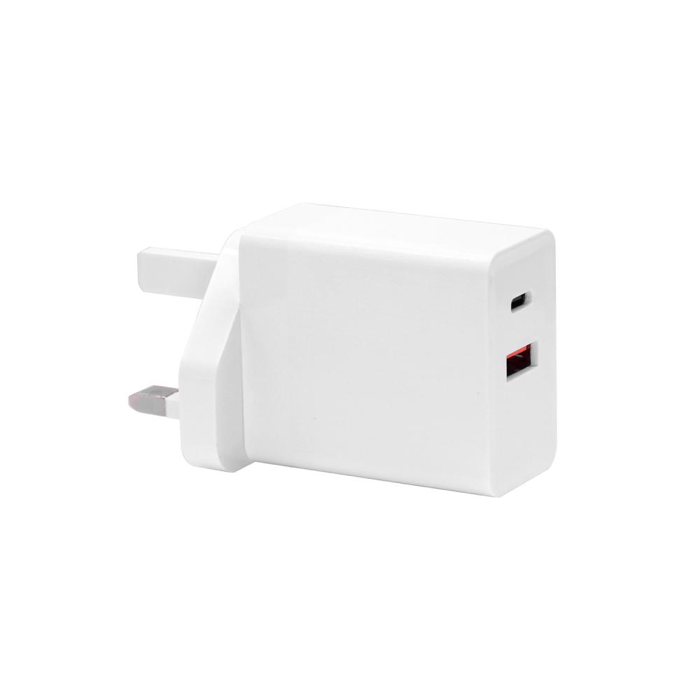 Carregador rápido PQ-24W QC3.0 no adaptador de tomada do Reino Unido