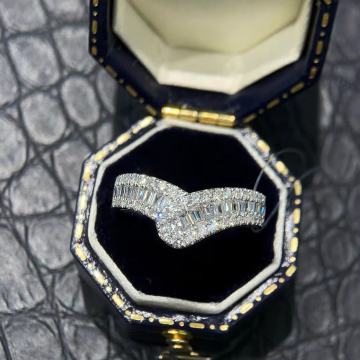Lab-Grown Diamond Solitaire Engagement Rings in 18K Gold for Women