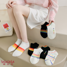 Versatile Rainbow Boat Socks: Lumiwanag ang iyong sangkap
