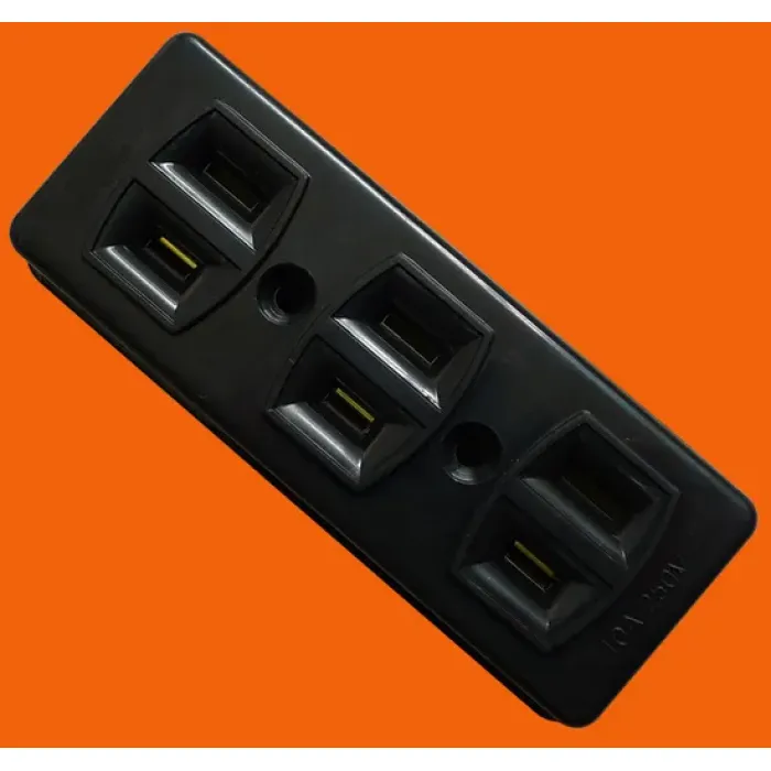 Soket Dinding 4 Tiang 2 Pin Datar AE6004