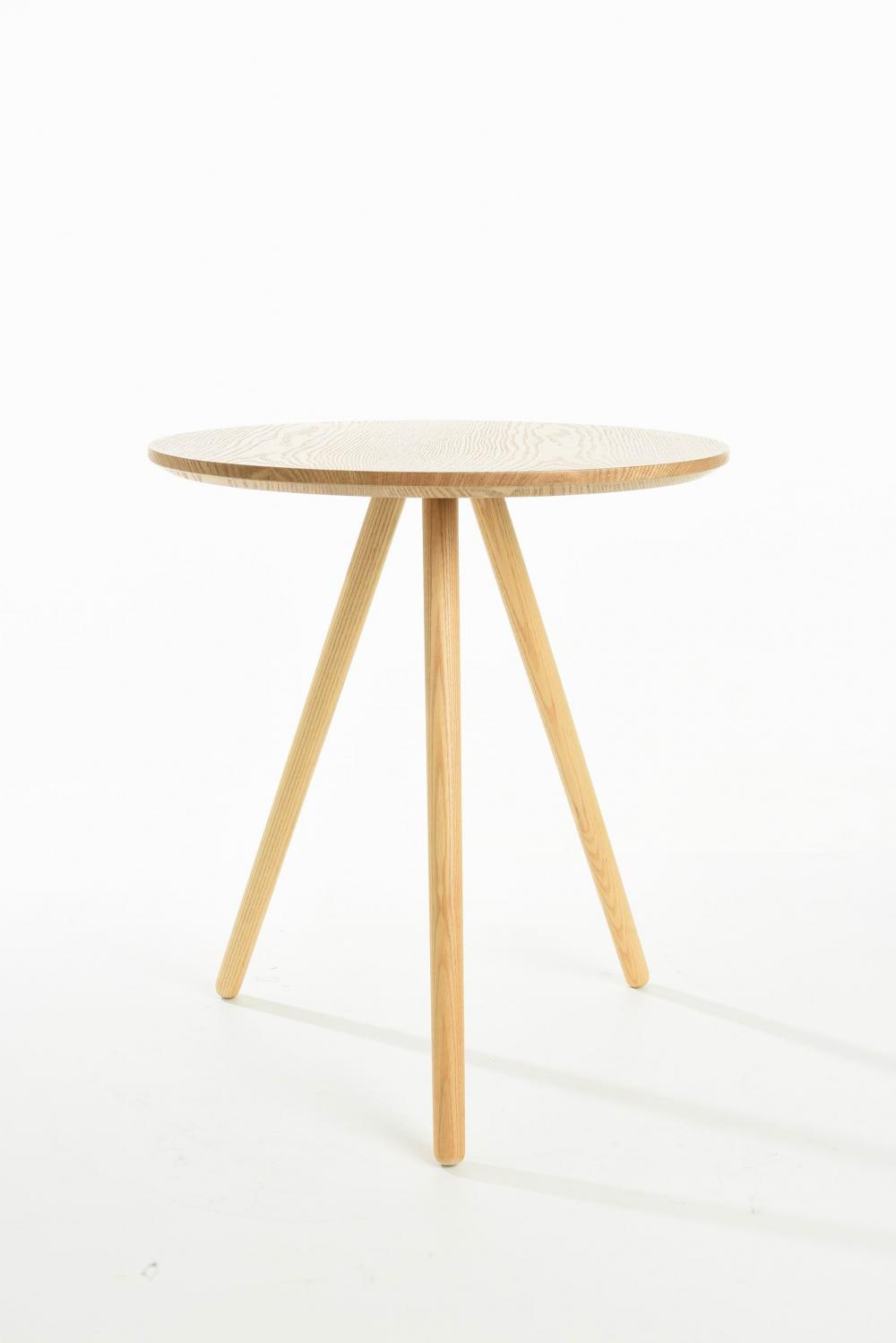 Table basse à jambe en bois massif