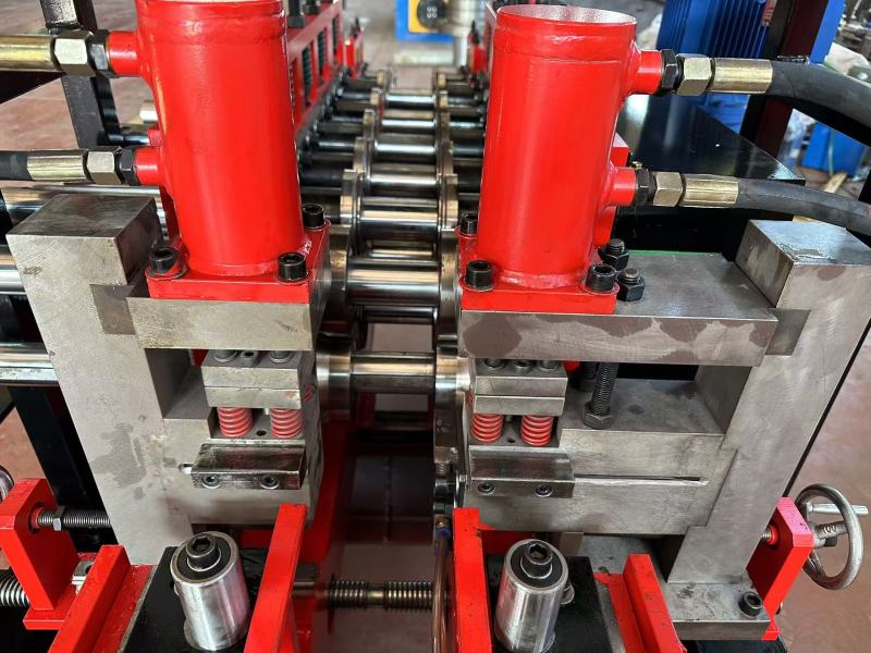 Yiping automatic bridge cover forming machine (with reinforcement)