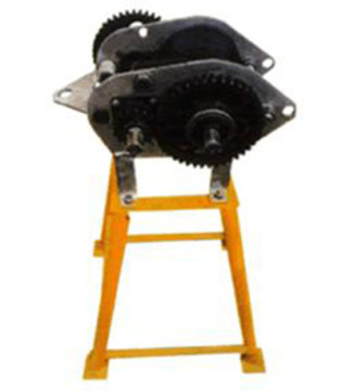 Portable hand ratchet winch