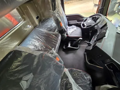 High-capacity oil tanker