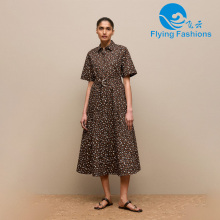 Vestido de popelina con estampado de leopardo y cintura ceñida