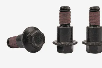 Hexagonal flange step bolt