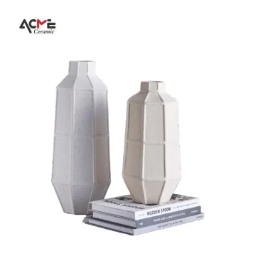 Modern Minimalist Heart-Shaped Ceramic Vase: Unique Desk Decoration and Porcelain Flower Arrangement for Home Decor