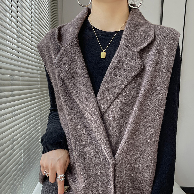 Loose casual all-wool knit waistcoat