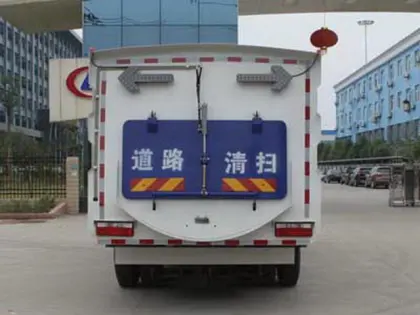DONGFENG DUOLIKA Vacuum Road Sweeper Truck