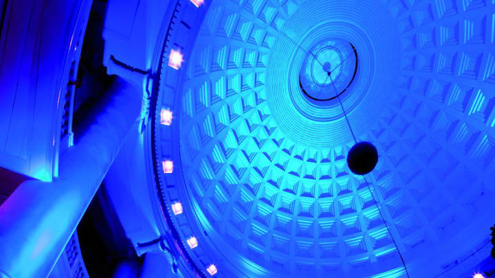 Renaissance-Hotel-ceiling