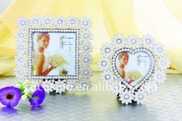 Zinc Alloy-Epoxy Coated-Pearls Inseted-Flower Photo Frames