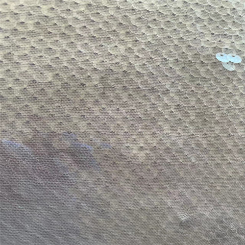 Séquelles cristallines de 5 mm broderies sur le tissu en maille extensible