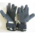 Camouflage blind useful neoprene glove