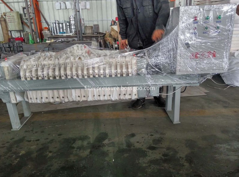 loading filter press