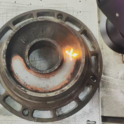 Máquina de limpeza a laser de pulso resfriada a água