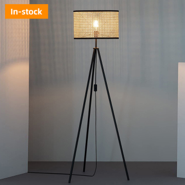 Lámpara de sombra de ratán natural moderna con base de metal