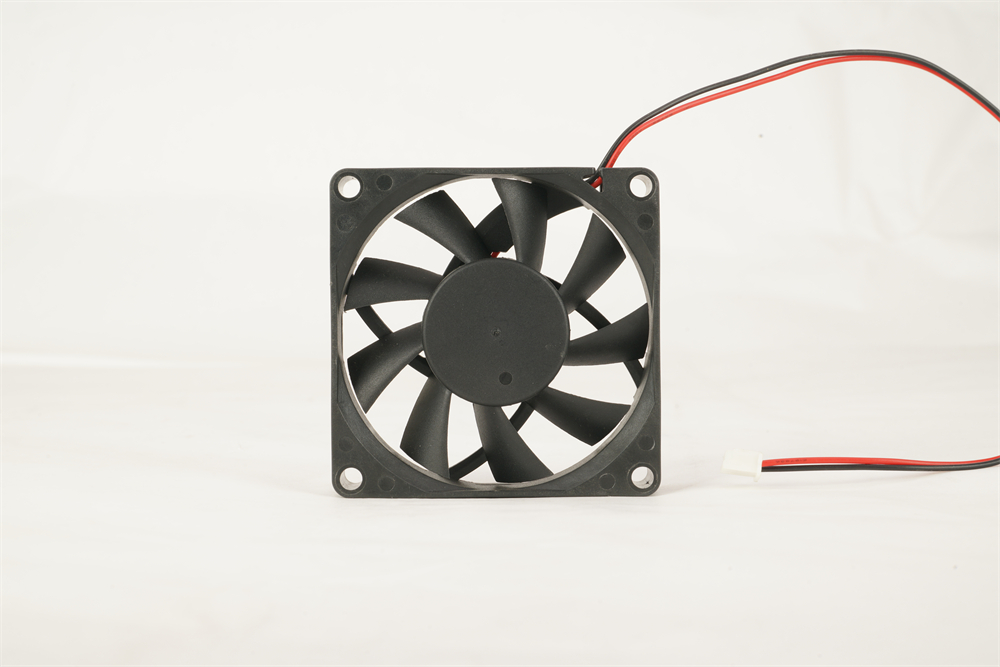 Sleeve bearing DC fan