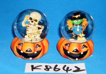 Halloween Decorative Skull Snow Globe with Resin Base