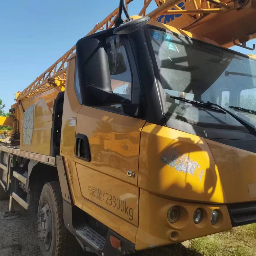 XCT16 Truck Crane