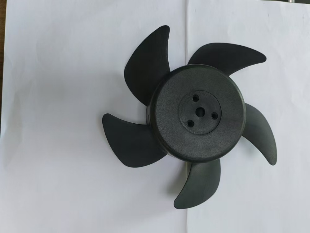 Cooling fan blade