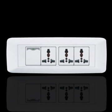 1 つのギャング スイッチと 3 つのマルチ ソケット
