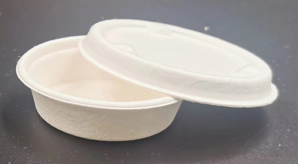 Disposable paper cup for hot soup and drinks