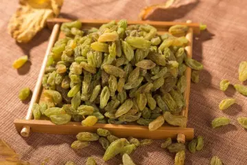 Xinjiang good raisin best price dried fruit