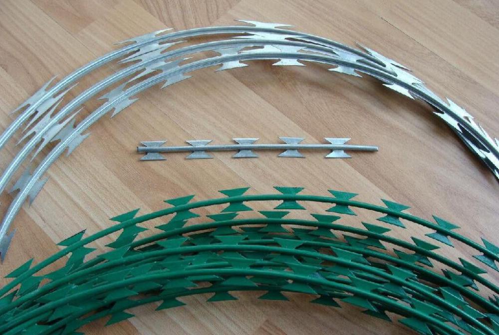 Hot Dipped Galvanized Razor Barbed Wire BTO-22