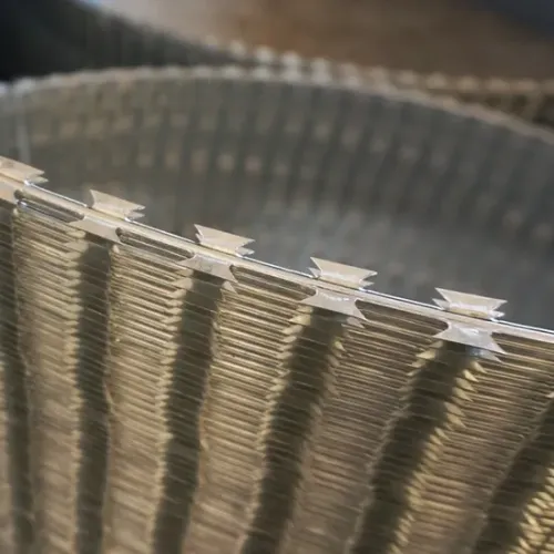 Filo spinato a fisarmonica per una protezione più forte della recinzione