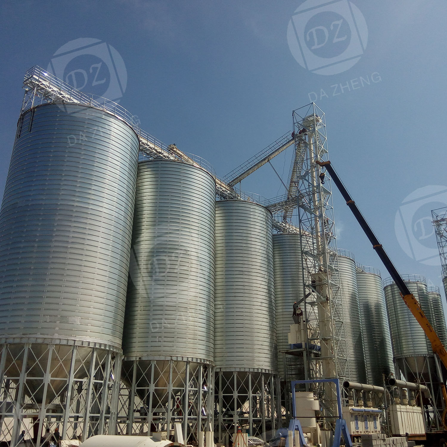 Scale feed processing silo