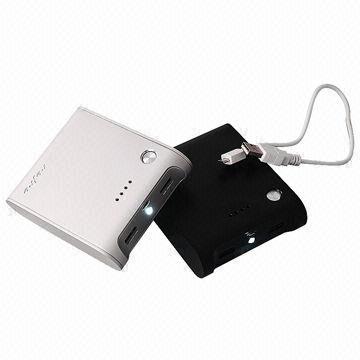 8,800mAh Power Banks with LED Light, 5V DC/2.1A USB 2 Output, Sized 106 x 86 x 27mm