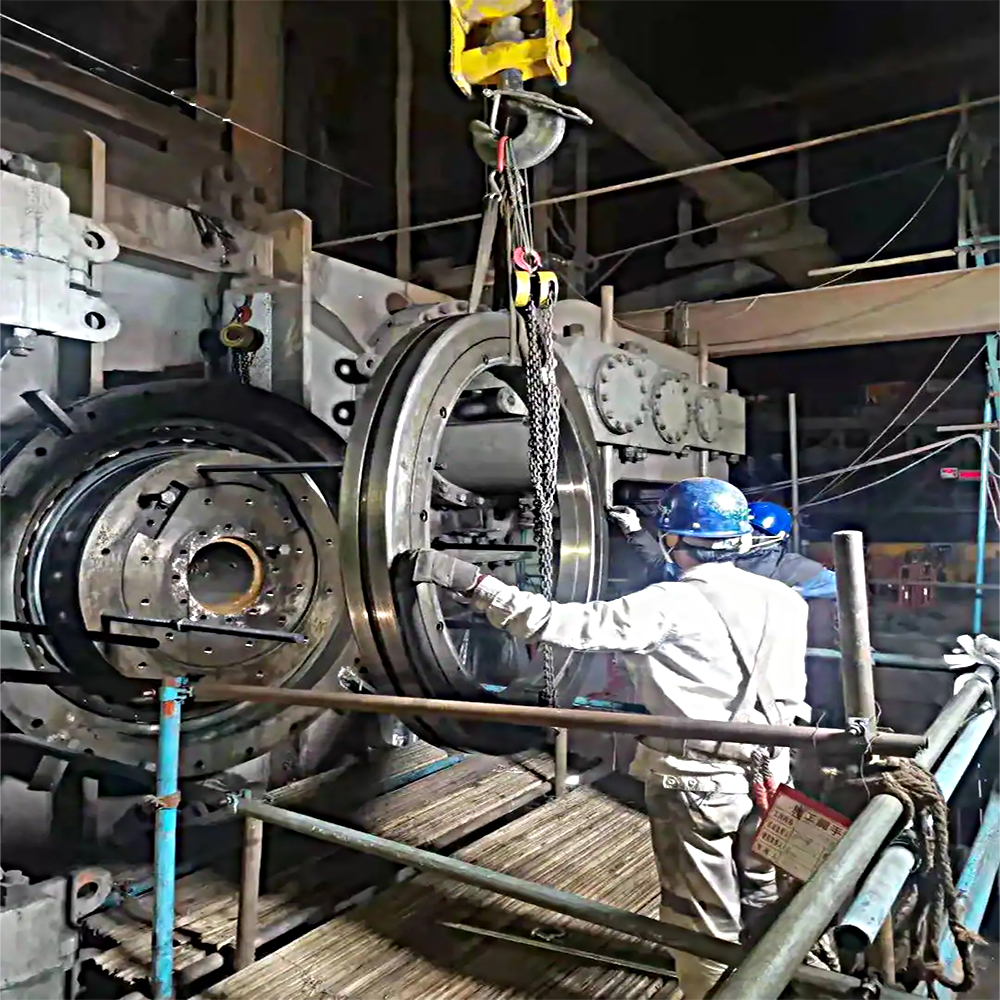 Steelmaking converter tilting equipment