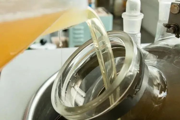 How to easily distinguish the usage status of hydraulic oil in