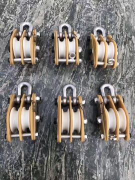 Insulation pulley for heavy lifting