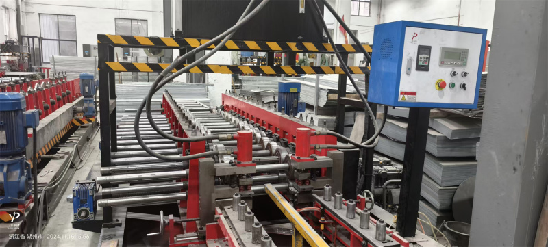 Automatic Ribbed Cover Plate Production Machine