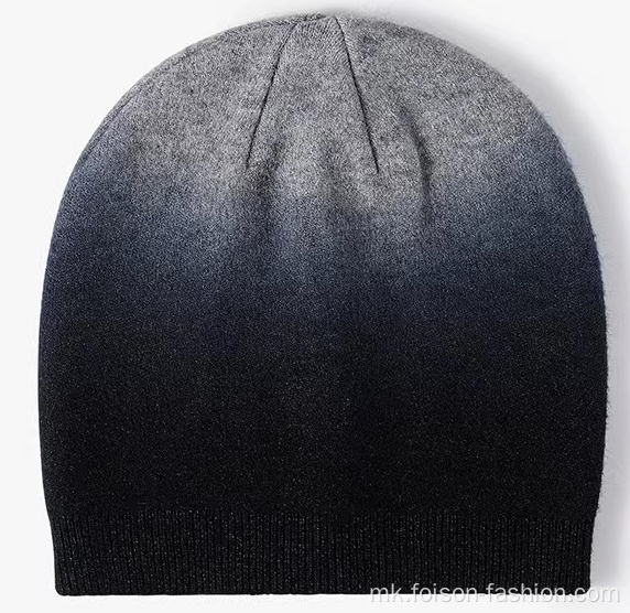 Жешка продажба на зимска плетена капа