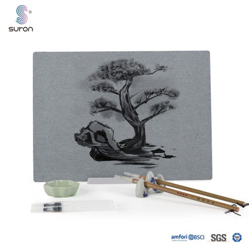 Placa de meditação de Suron desenhando com água