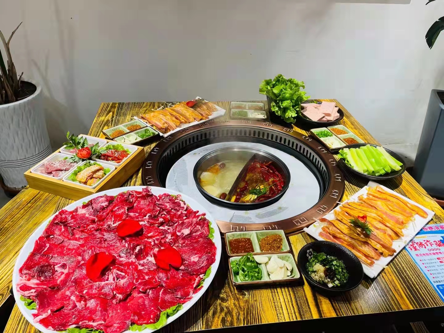 Indoor 2-in-1 dining table