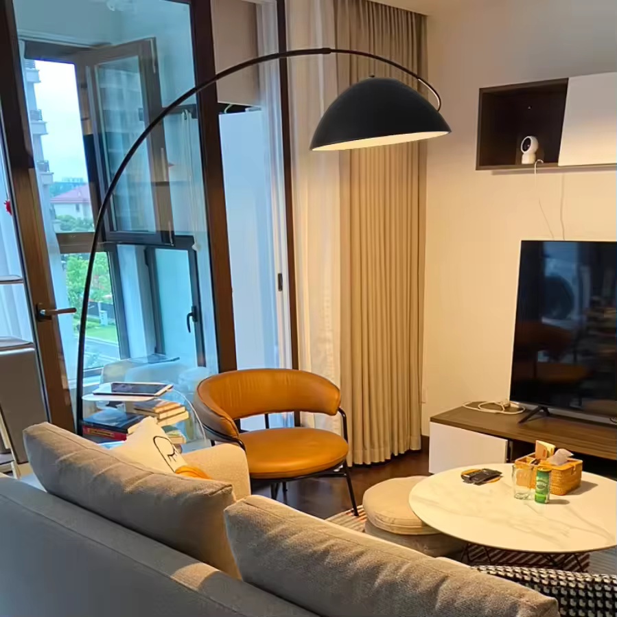 minimalist-corner-lamp-for-modern-apartments