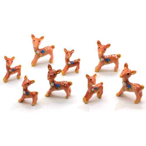 100 Stück / Set Künstliche Mini Sika Deer Fairy Garden Miniaturen Zwerge Moos Terrarien Harz Bastelfiguren für die Inneneinrichtung