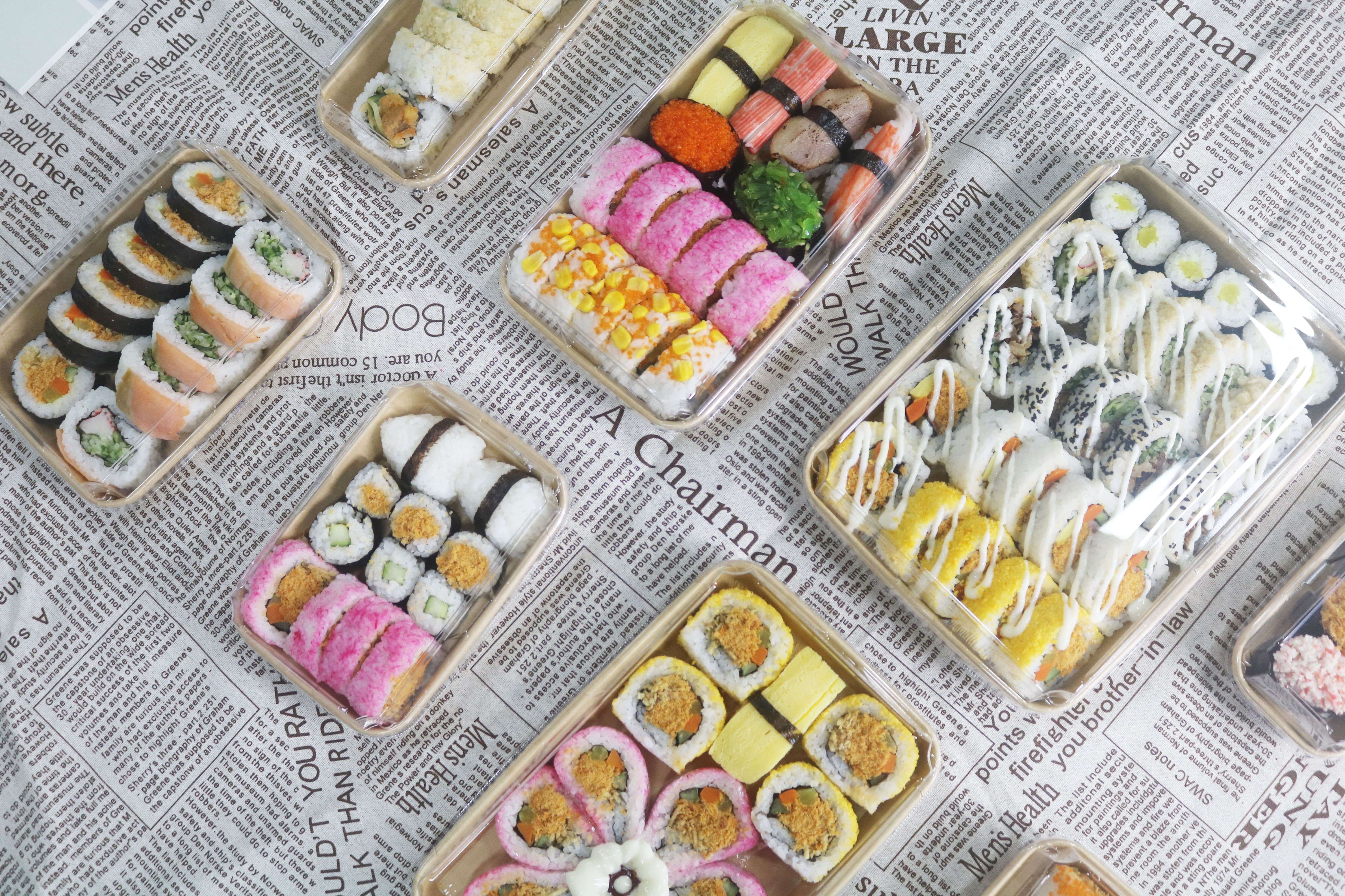 Disposable Kraft Paper Sushi Tray With PET Lid