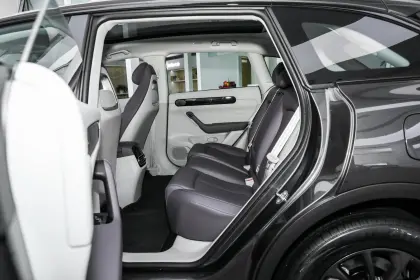 2024 Best Sale Leap Motor C11 EREV: The Luxurious Extended-Range Electric SUV