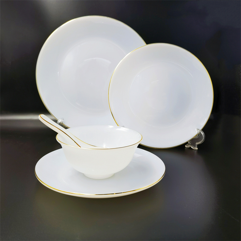 gold rim dinner plate