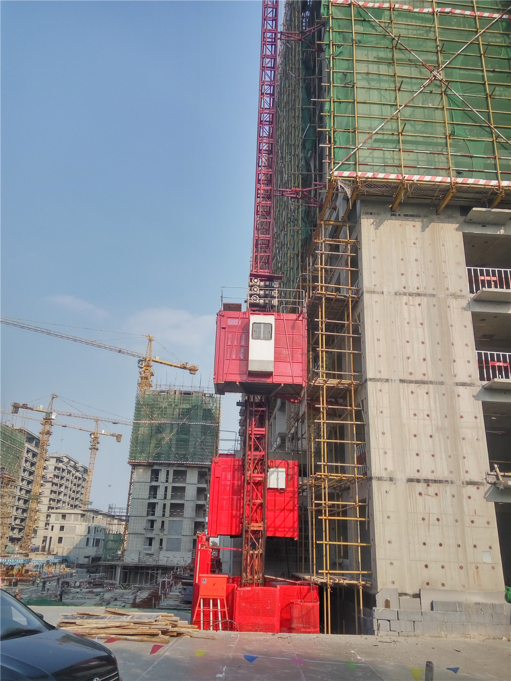 Multi Speed Sc200 Construction Building Hoist Lift Single Cage 2t