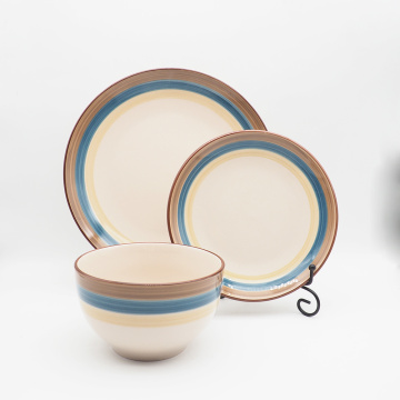 Το νέο Design Dinnerware σετ χεριού στο εστιατόριο γάμου