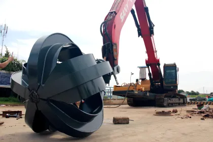 Fast Delivery: Orange Peel Grapples for Efficient Farm Operations