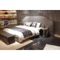 Cama maestra moderna de confort chic