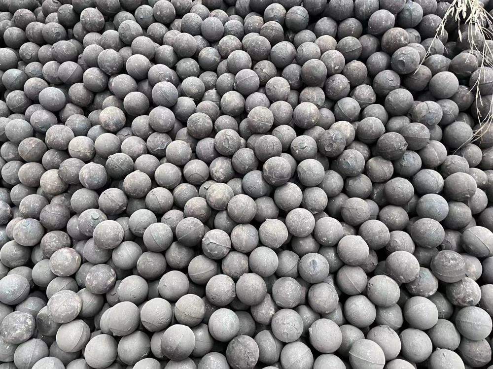 Cast iron balls and steel balls